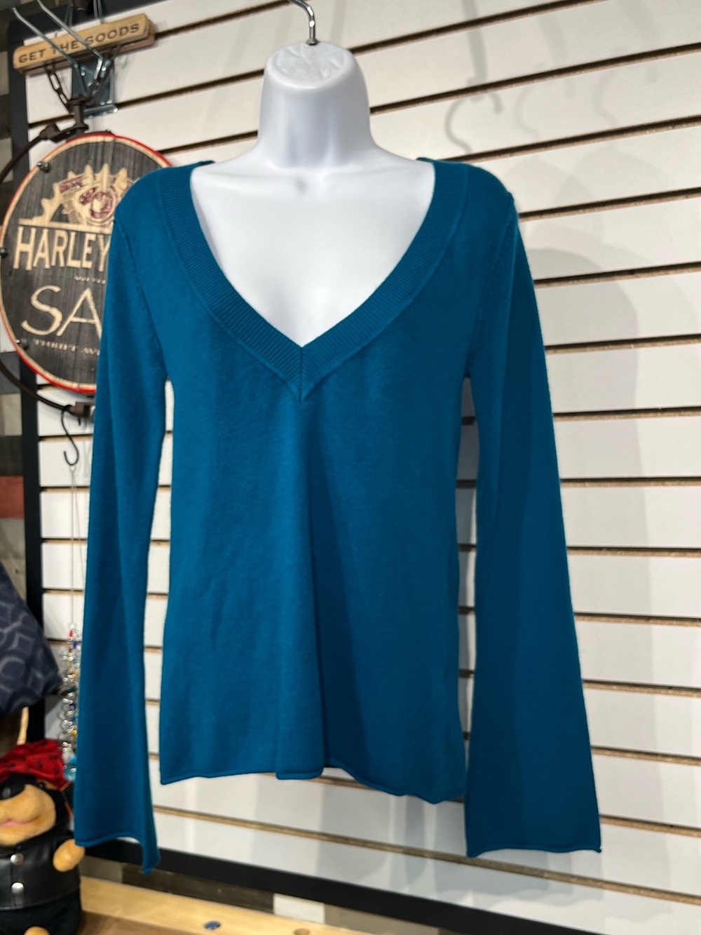 Takeout v-neck sweater size large